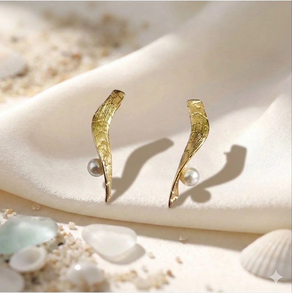 Feather Flow Pearl Studs